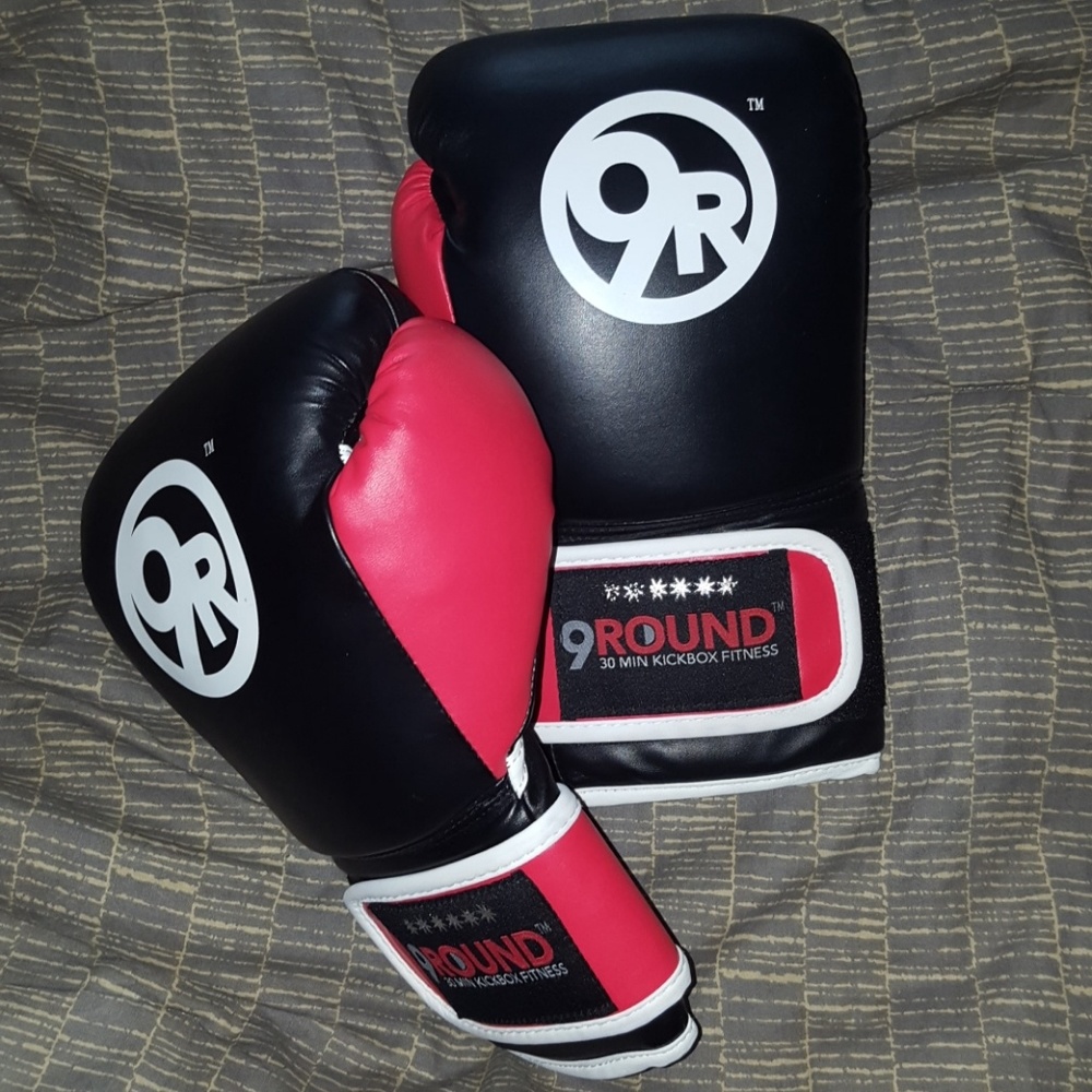 NWOT 9 Round Kickbox Fitness Boxing Gloves. Unisex